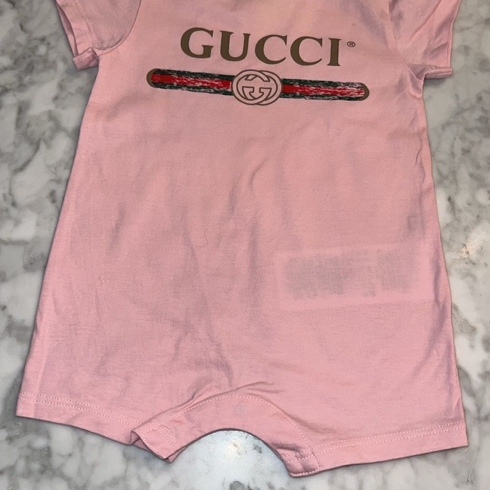 GUCCI PINK LOGO 3 PIECE BABYSUIT GIFT SET 3/6M - Picture 9 of 15